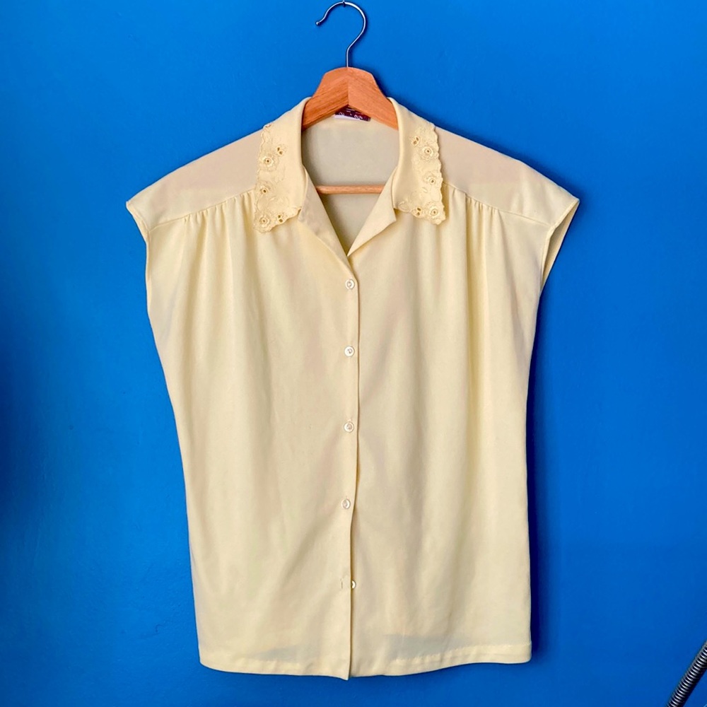 vintage lind clare 1960s button-up blouse with cap sleeve